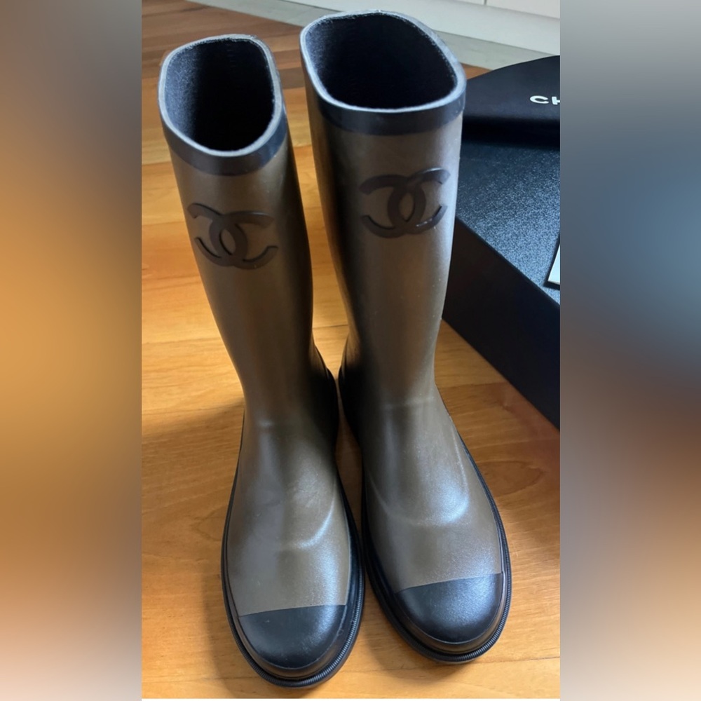 Chanel Wellington Rain Boots in size EU 37 and Khaki color